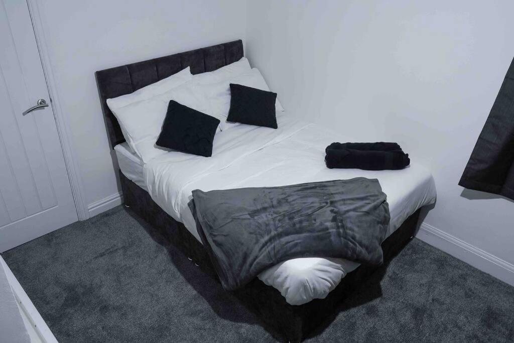 Stunning Two Bed City Centre Apartment Leeds  Bagian luar foto