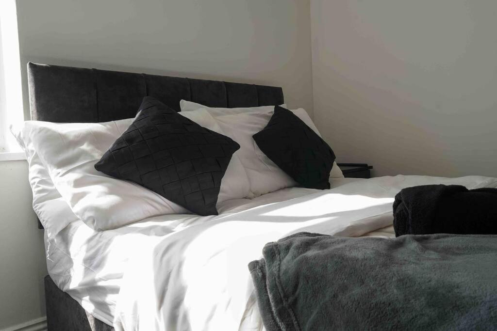 Stunning Two Bed City Centre Apartment Leeds  Bagian luar foto