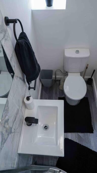 Stunning Two Bed City Centre Apartment Leeds  Bagian luar foto