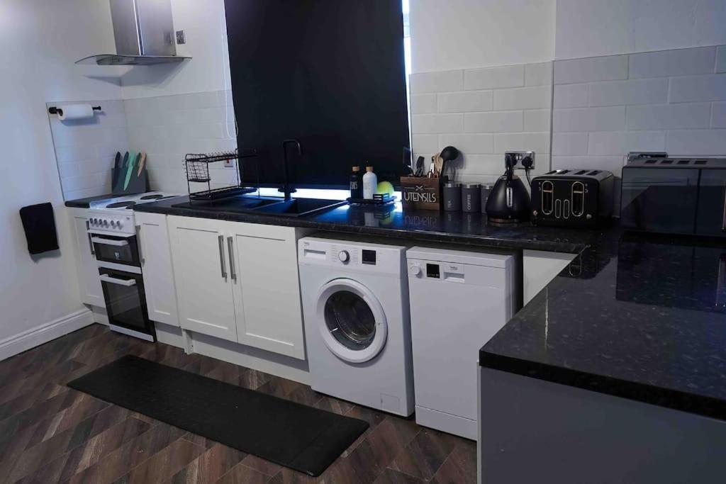 Stunning Two Bed City Centre Apartment Leeds  Bagian luar foto